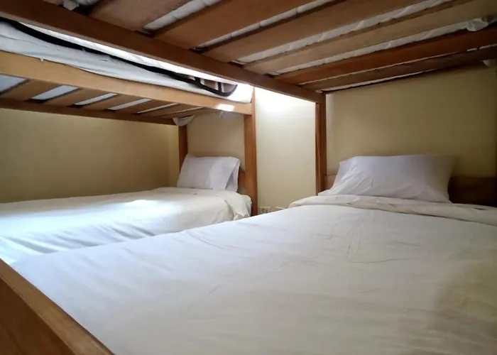 Hostal Kun Titi *