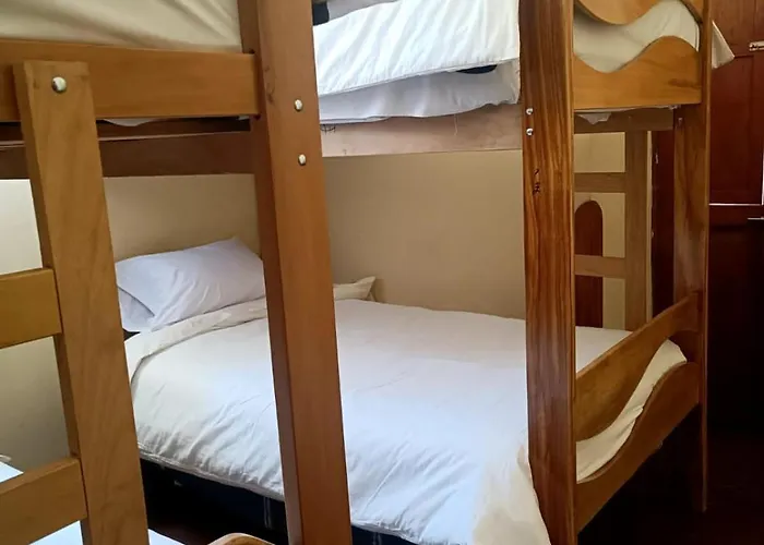 Hostal Kun Titi *